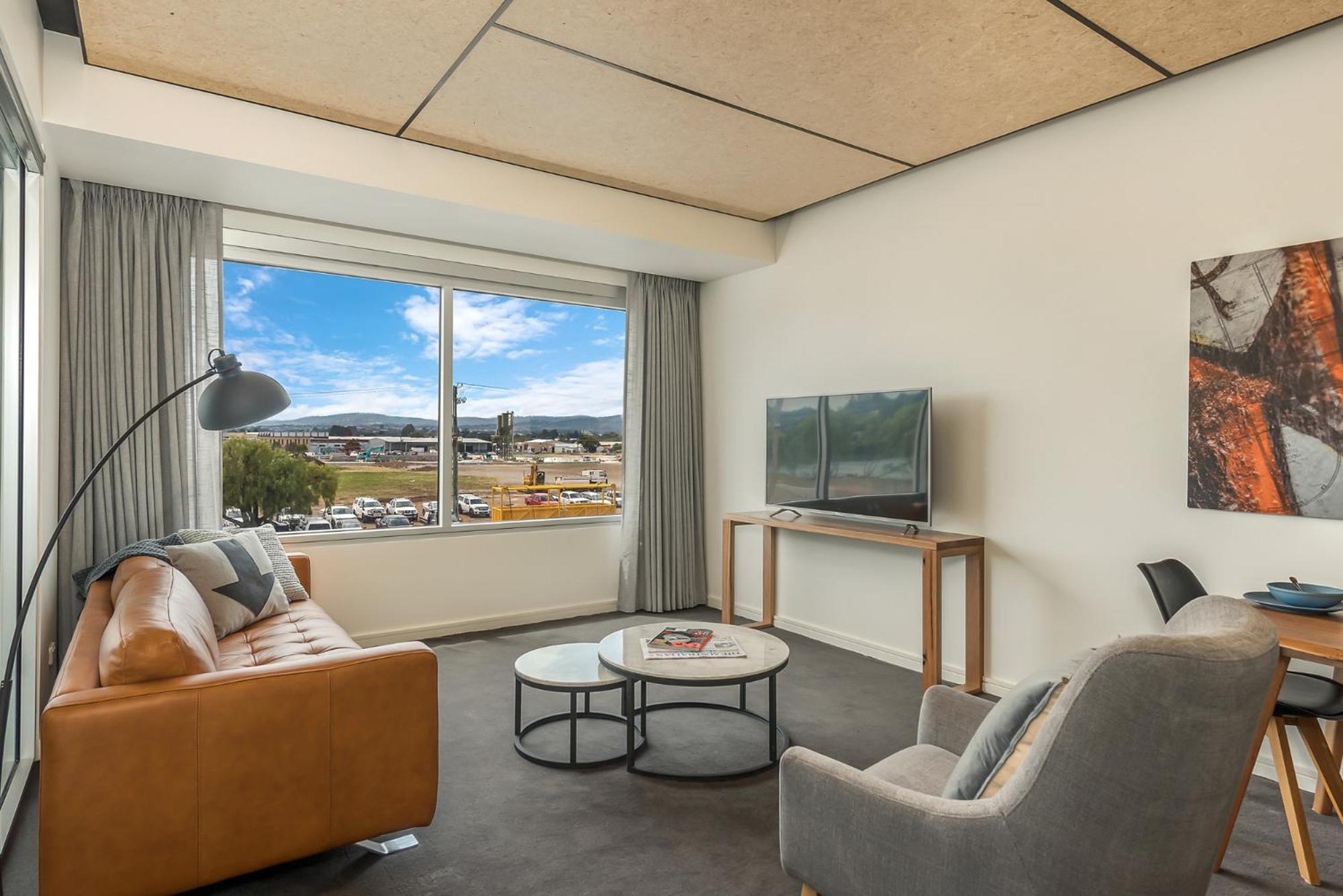 Hotel Peppers Silo Launceston Exterior foto A living room in a typical apartment at the hotel