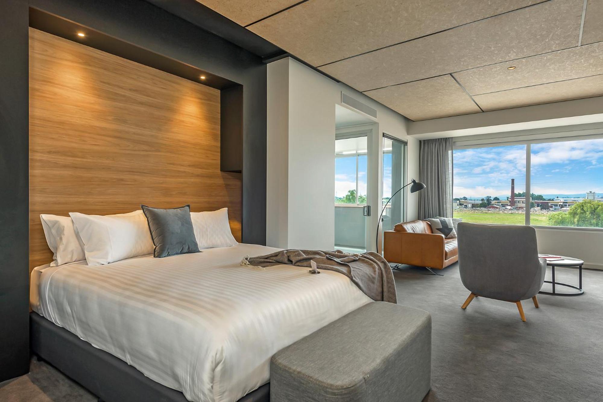 Hotel Peppers Silo Launceston Zimmer foto A bedroom at the hotel