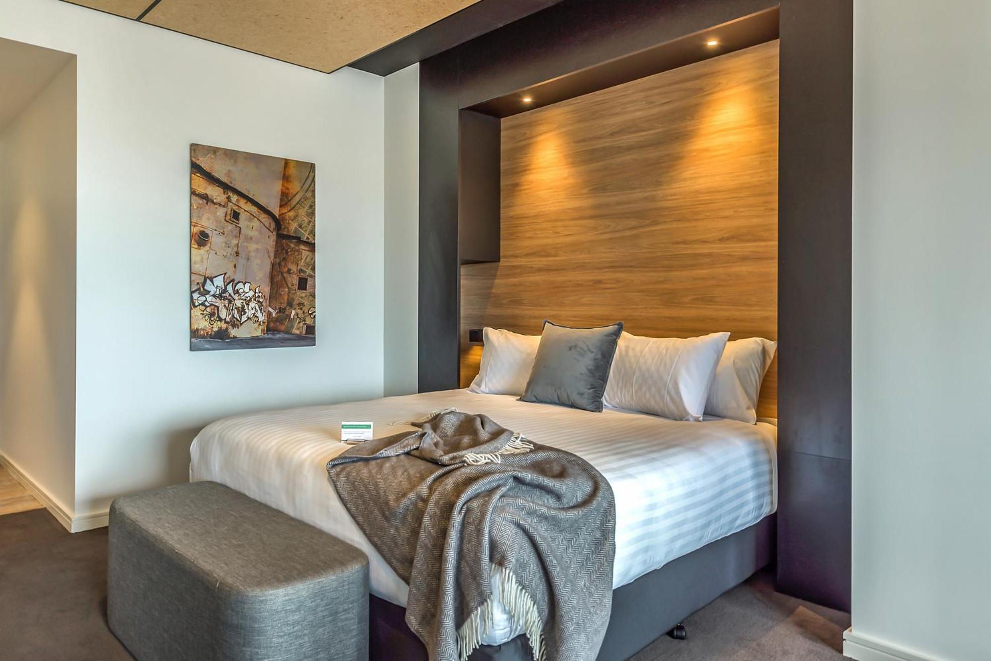 Hotel Peppers Silo Launceston Exterior foto A bedroom at the hotel