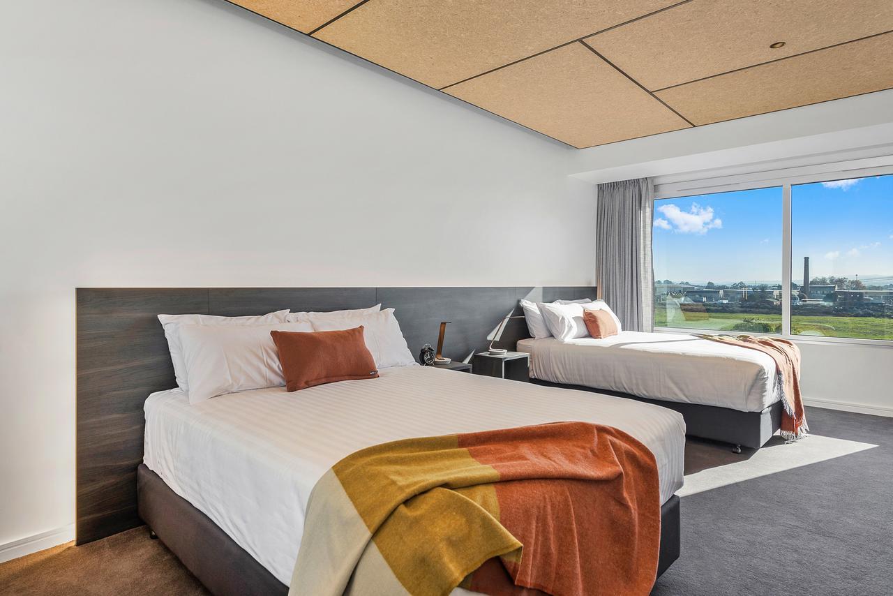 Hotel Peppers Silo Launceston Exterior foto A bedroom at the hotel