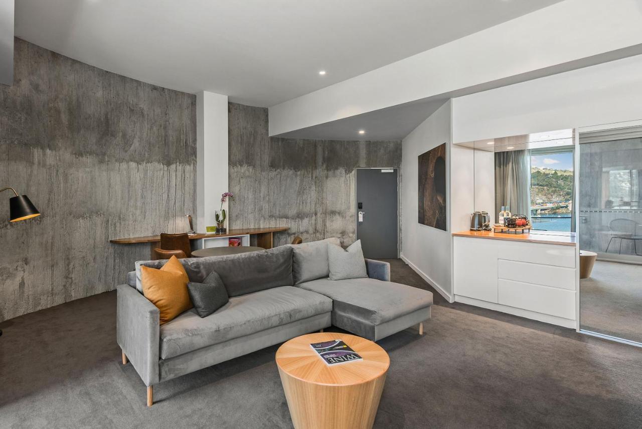 Hotel Peppers Silo Launceston Exterior foto A living room at the hotel