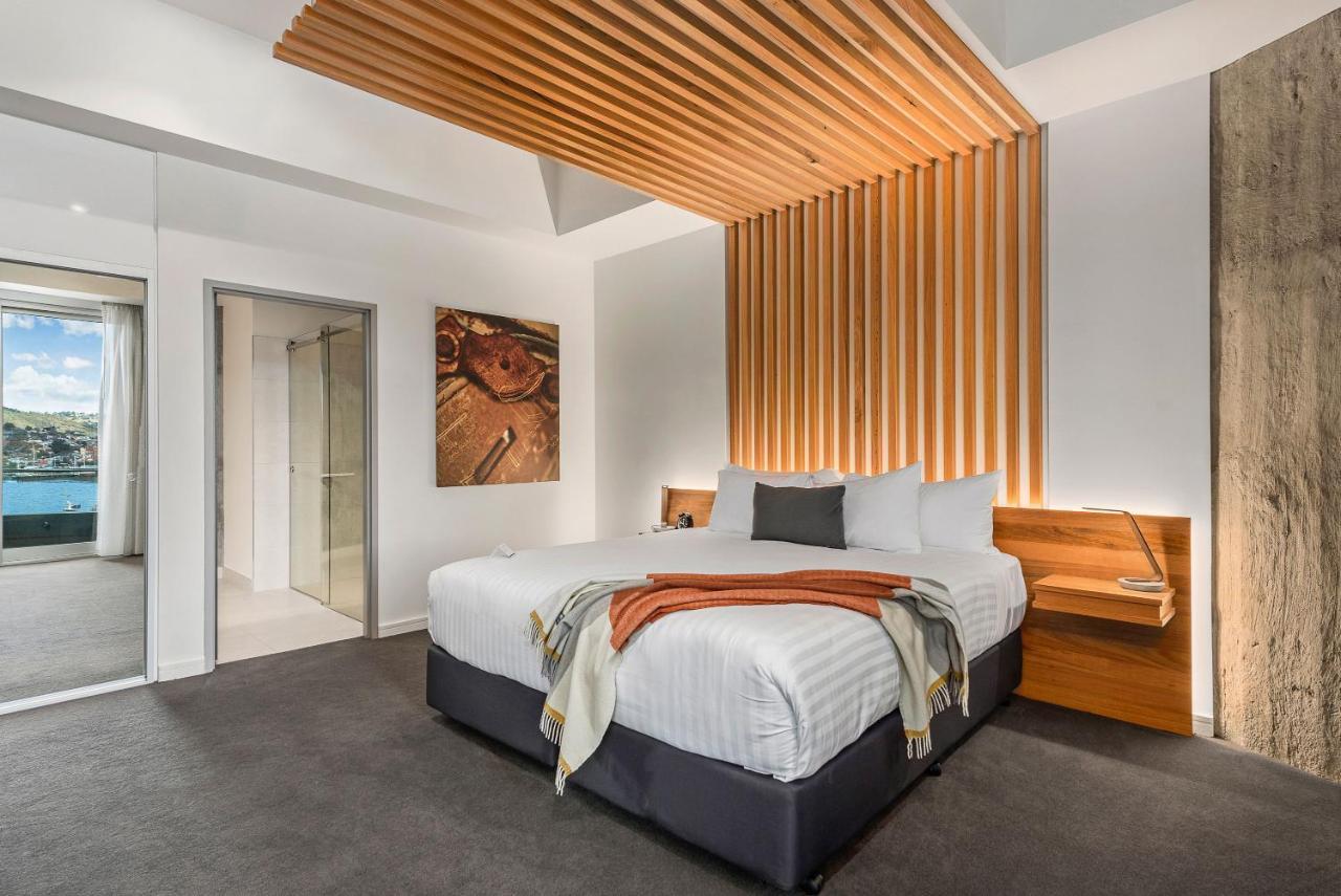 Hotel Peppers Silo Launceston Exterior foto A bedroom at the hotel